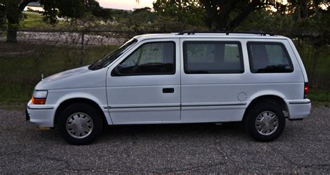 1992 Dodge Grand caravan photo