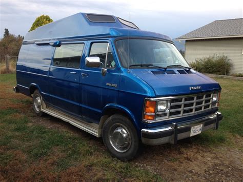 1992 Dodge Mini ram van photo