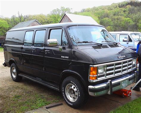 1992 Dodge Mini ram van