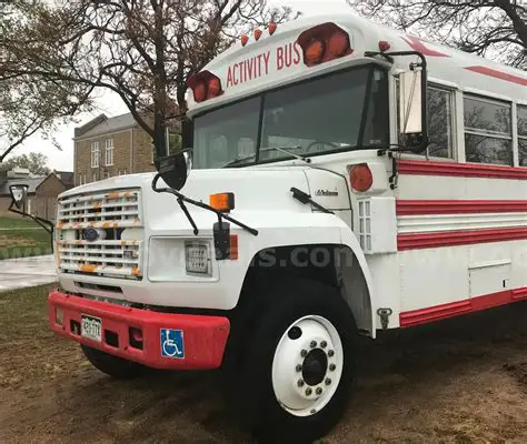 1992 Ford B700 engine