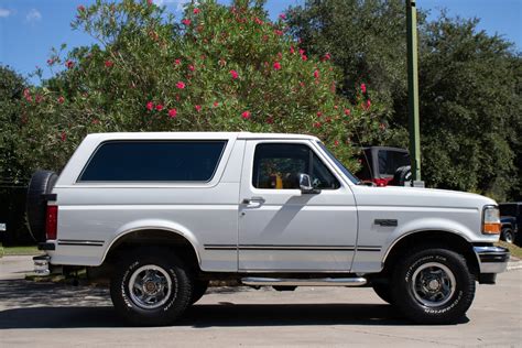 1992 Ford Bronco photo