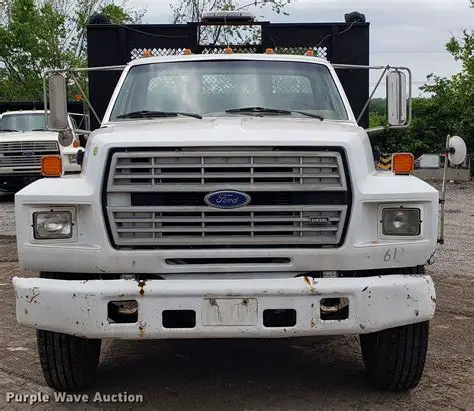 1992 Ford F700 photo