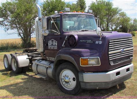 1992 Ford L9000 photo