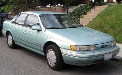 1992 Ford Taurus photo