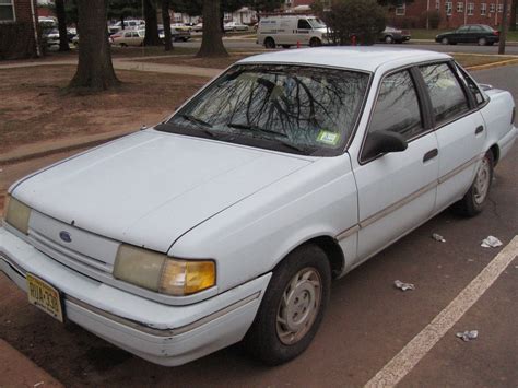 1992 Ford Tempo