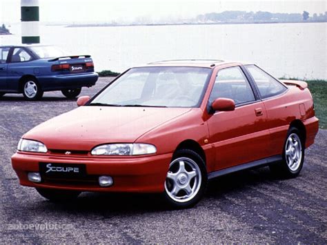 1992 Hyundai Scoupe photo