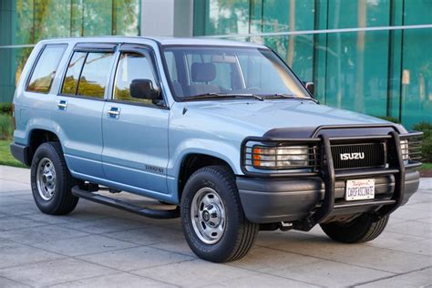 1992 Isuzu Trooper photo