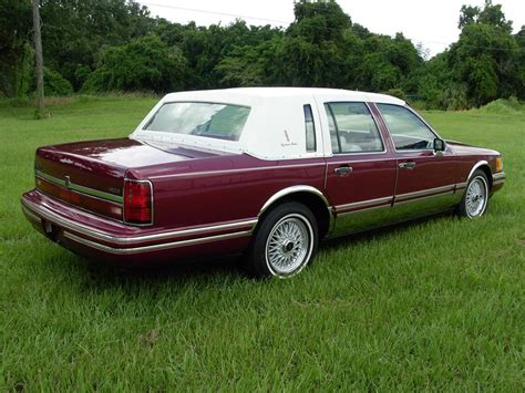 1992 Lincoln Town car photo