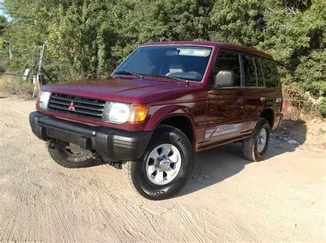 1992 Mitsubishi Montero photo