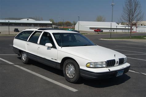 1992 Oldsmobile Custom cruiser photo