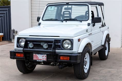 1992 Suzuki Samurai photo