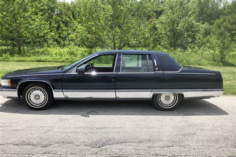 1993 Cadillac Brougham photo