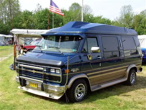 1993 Chevrolet Chevy van photo