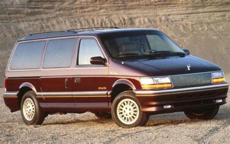 1993 Chrysler Town and country photo