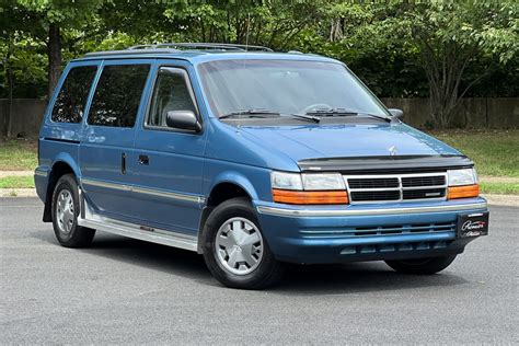 1993 Dodge Caravan photo