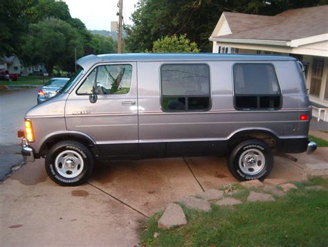 1993 Dodge Ram van engine