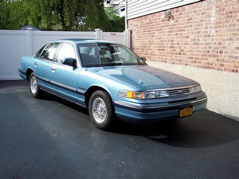 1993 Ford Crown victoria photo