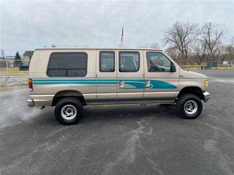 1993 Ford E-150 photo