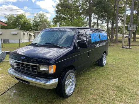 1993 Ford E-250 photo