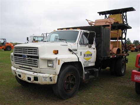 1993 Ford F600 photo