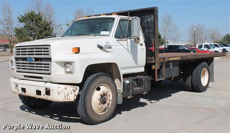 1993 Ford F700 engine