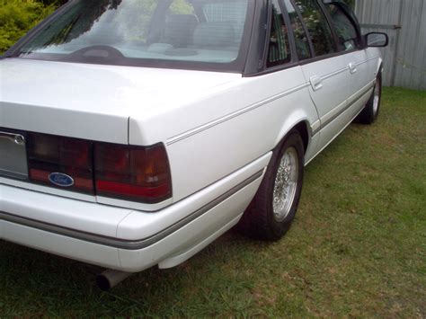 1993 Ford Ltd photo