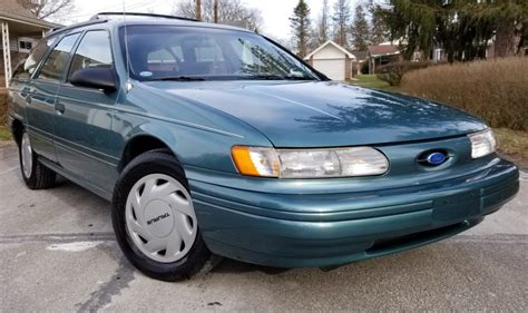 1993 Ford Taurus photo