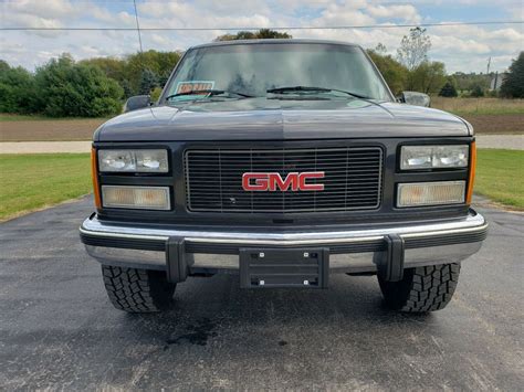 1993 Gmc C2500 suburban photo