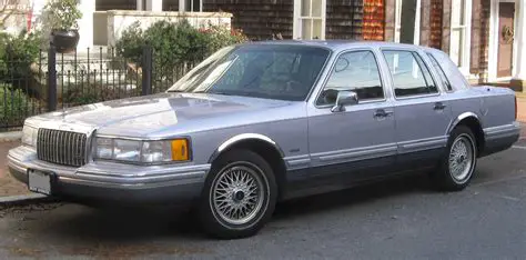 1993 Lincoln Continental photo