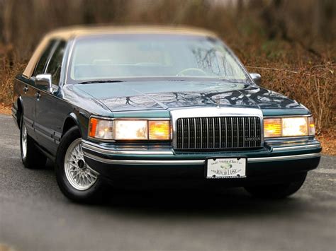 1993 Lincoln Town car photo