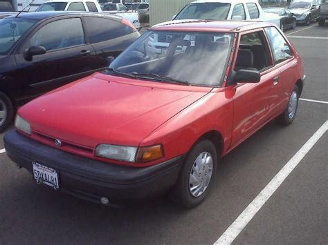 1993 Mazda 323 photo