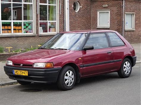 1993 Mazda 323