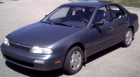 1993 Nissan Altima photo