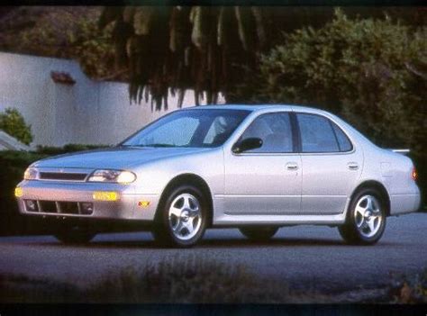 1993 Nissan Altima photo