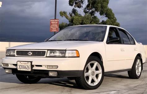 1993 Nissan Maxima photo