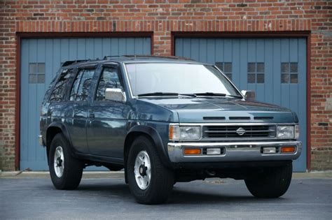 1993 Nissan Pathfinder photo