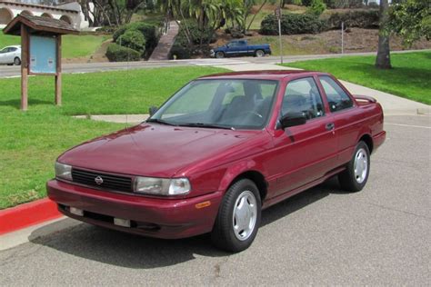 1993 Nissan Sentra photo