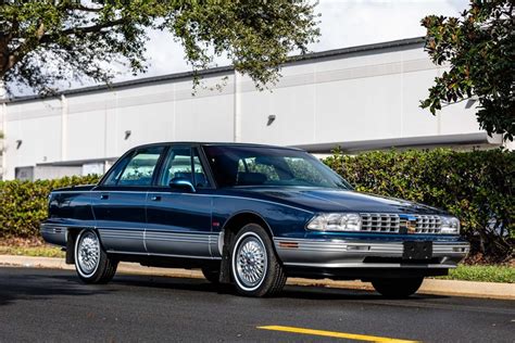 1993 Oldsmobile 98 photo