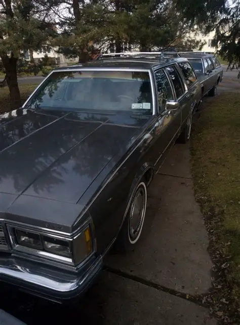 1993 Oldsmobile Custom cruiser photo