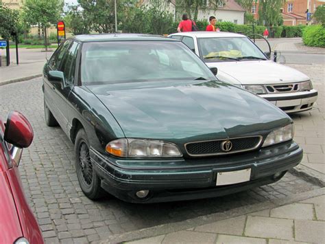 1993 Pontiac Bonneville photo