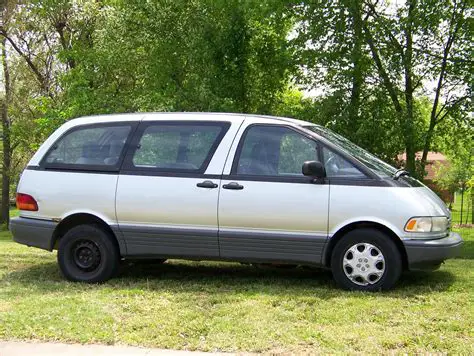 1993 Toyota Previa photo