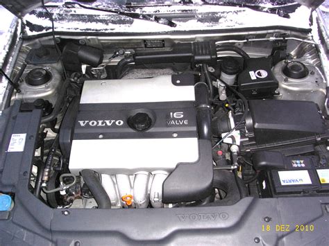 1993 Volvo V40 engine