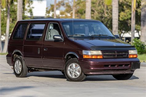 1994 Dodge Caravan photo