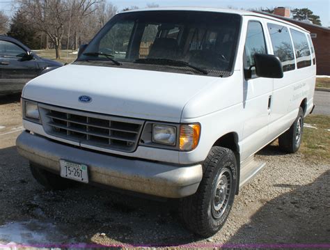 1994 Ford Club wagon photo