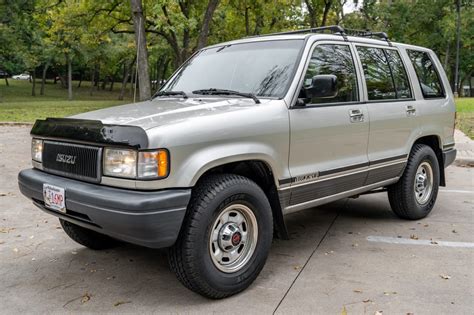 1994 Isuzu Trooper photo