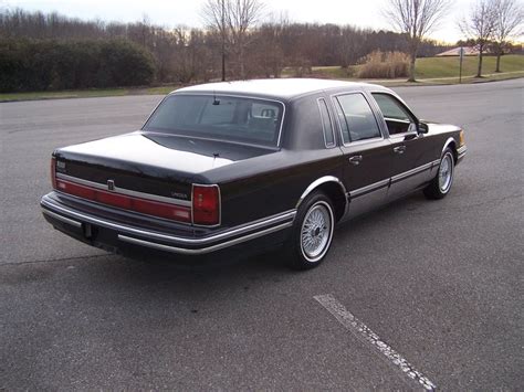 1994 Lincoln Town car photo