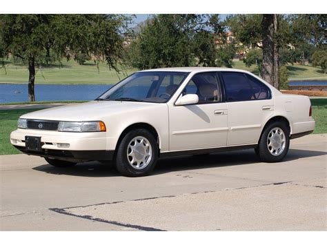 1994 Nissan Maxima photo