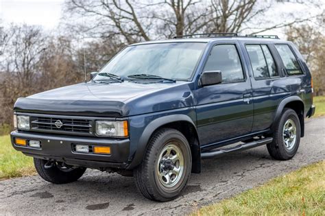 1994 Nissan Pathfinder photo