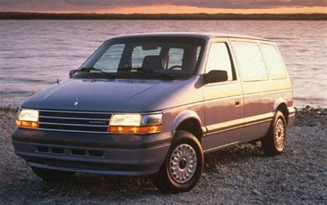 1994 Plymouth Voyager photo