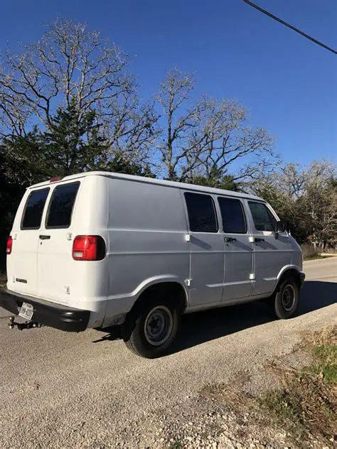 1995 Dodge B150 photo